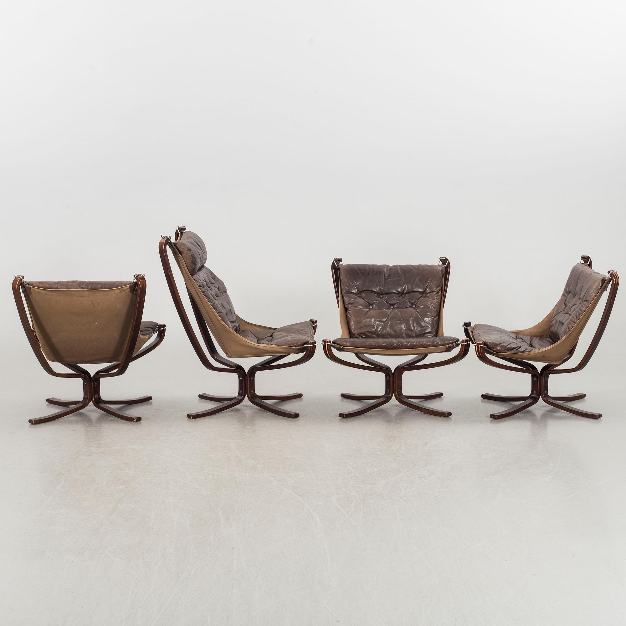 SIGURD RESSEL, fåtöljer, 4 st, och ett bord, "Falcon", Vatne Möbler Norge, 1970-tal.