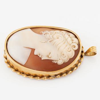 Pendant, 18K gold with shell cameo.