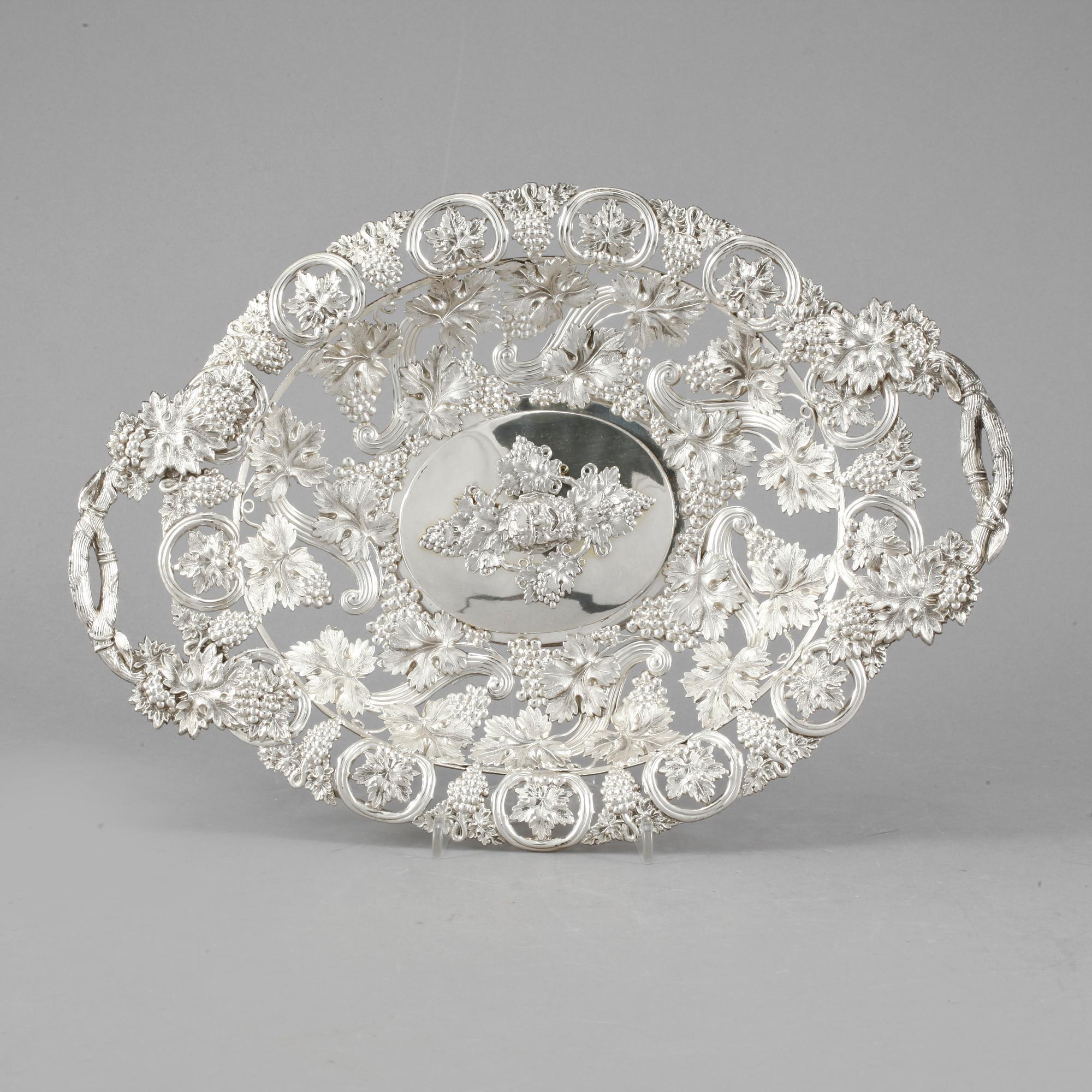 BRÖDFAT, silver, otydlig stämpel, Stockholm, 1835. Vikt 530 gram.