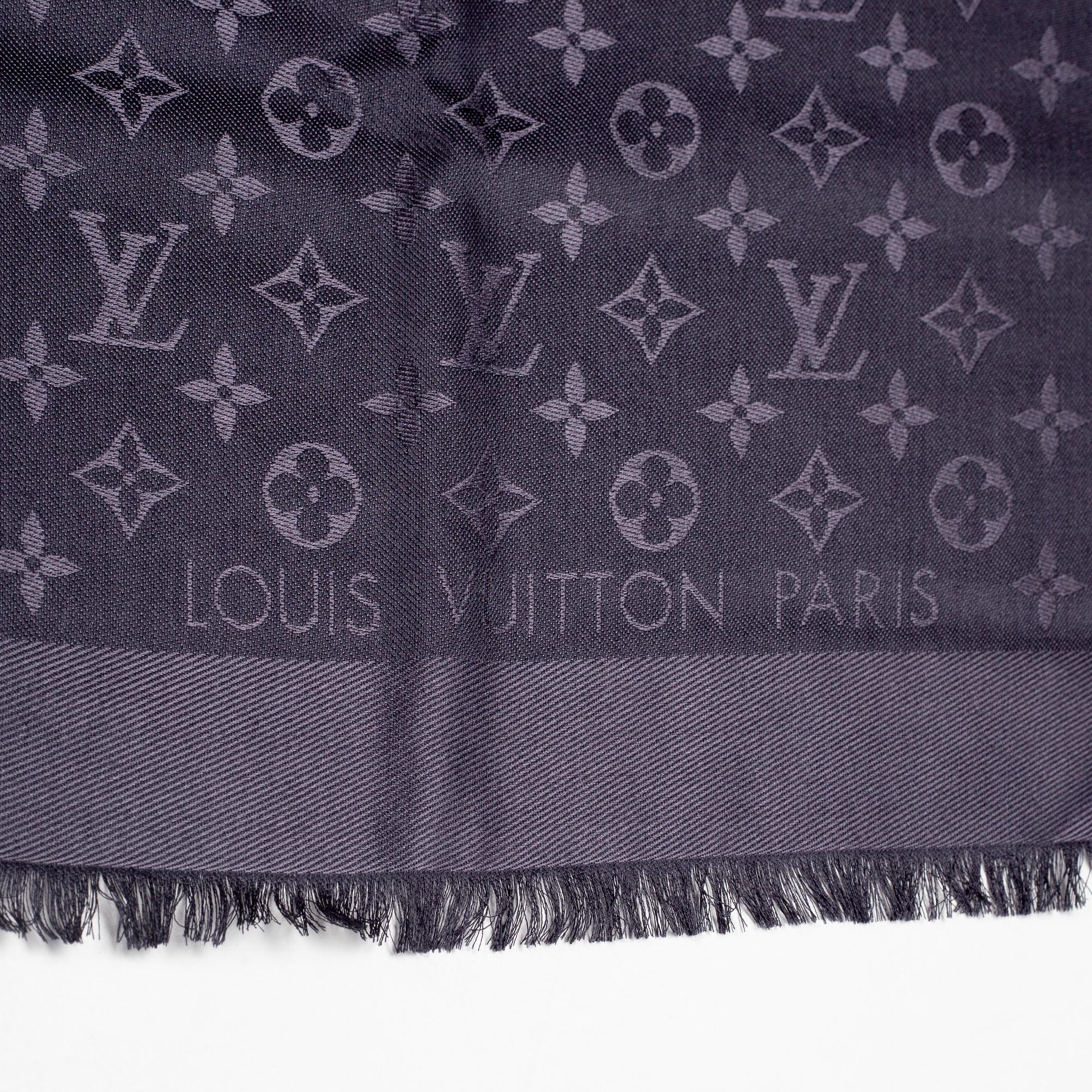 Louis Vuitton, a shawl.