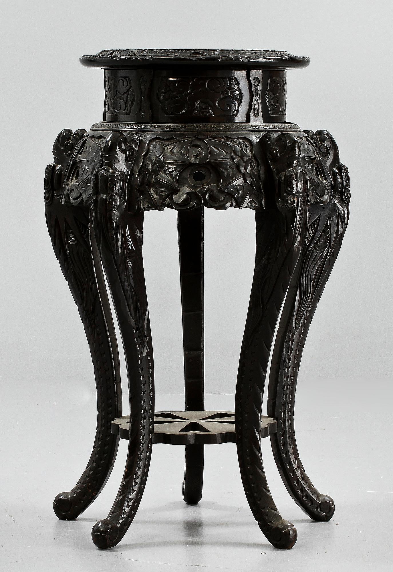 PIEDESTAL, orientalisk, 1900-tal.