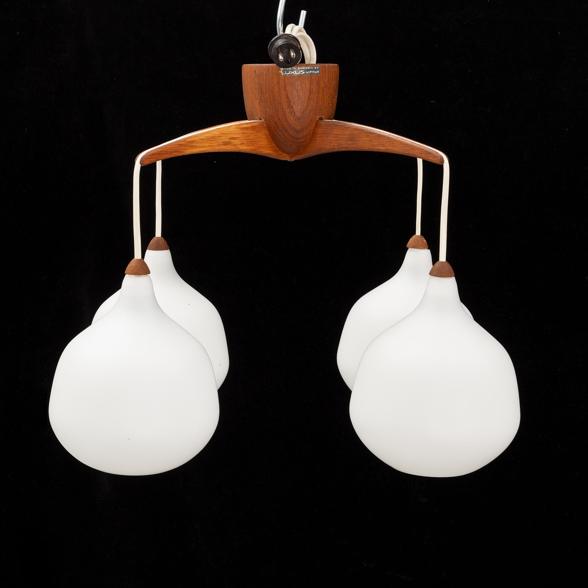 Uno & Östen Kristiansson, taklampa och vägglampa, Luxus, Vittsjö, 1950/60-tal.