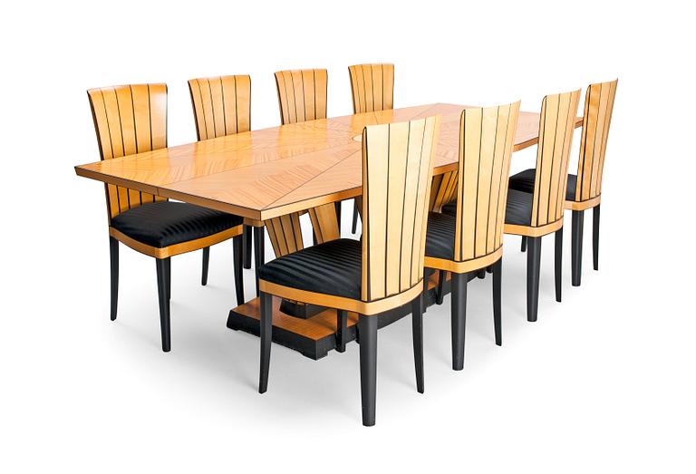Eliel Saarinen, A DINING TABLE WITH EIGHT CHAIRS.