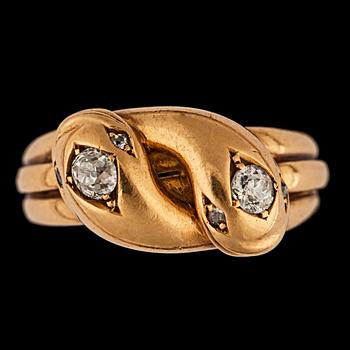 1321. RING, gammalslipade diamanter, tot. ca 0.40 ct, i form av orm.