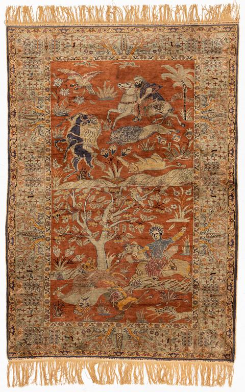 A Turkish rug c. 178 x 122 cm.