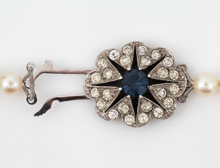 COLLIER, pärlor, med silverlås, 1900-tal.