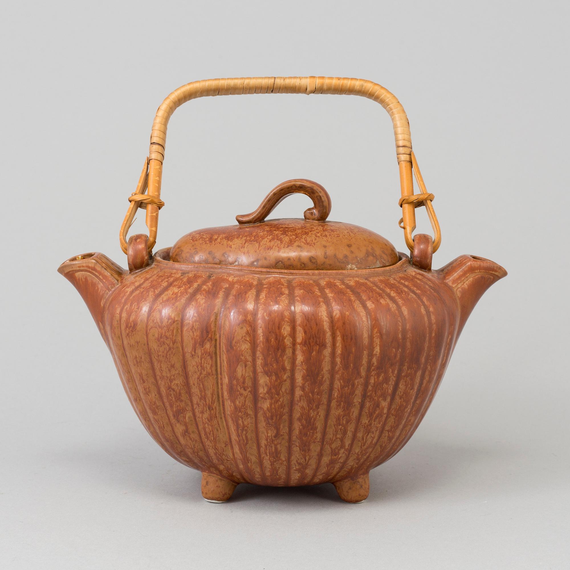 A double spouted teapot by Gunnar Nylund, Röstrand. - Bukowskis