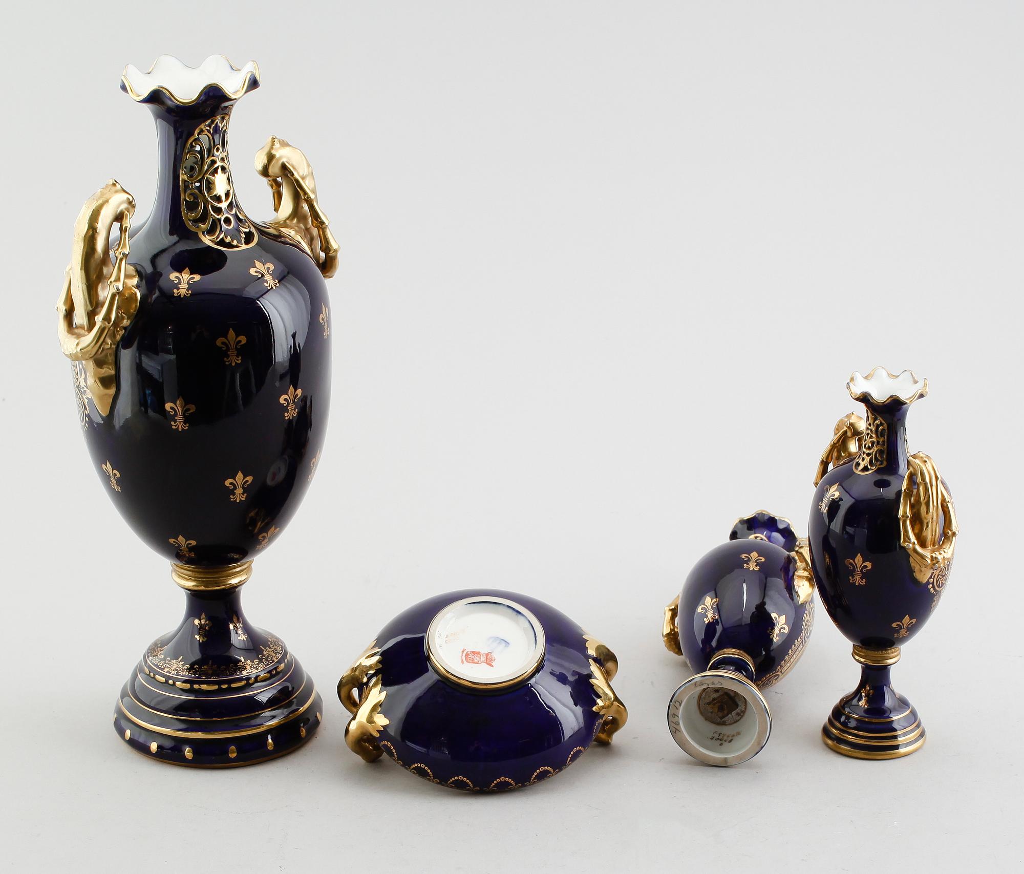 VASER, 3 st samt SKÅL, porslin, Wien, 1900-talets mitt.