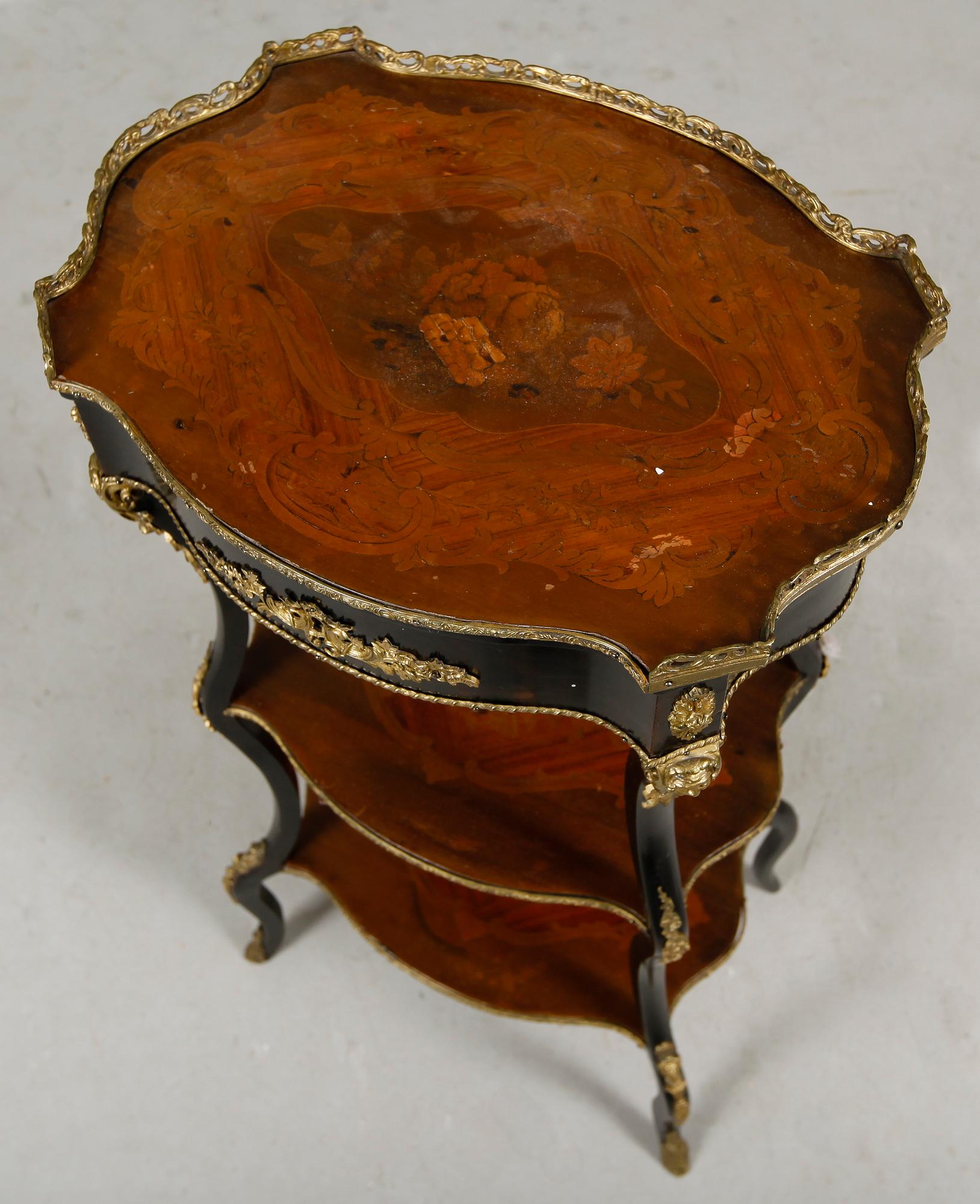 ÉTAGÈRE, sent 1800-tal.