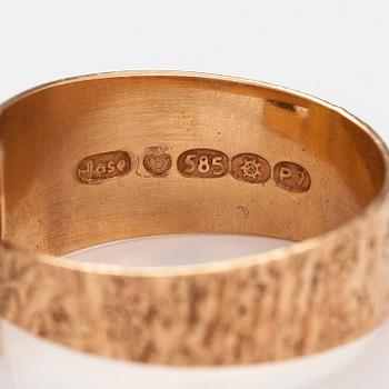 A 14K gold ring with a tiger's eye. Jalosepot Oy, Lahti 1968.