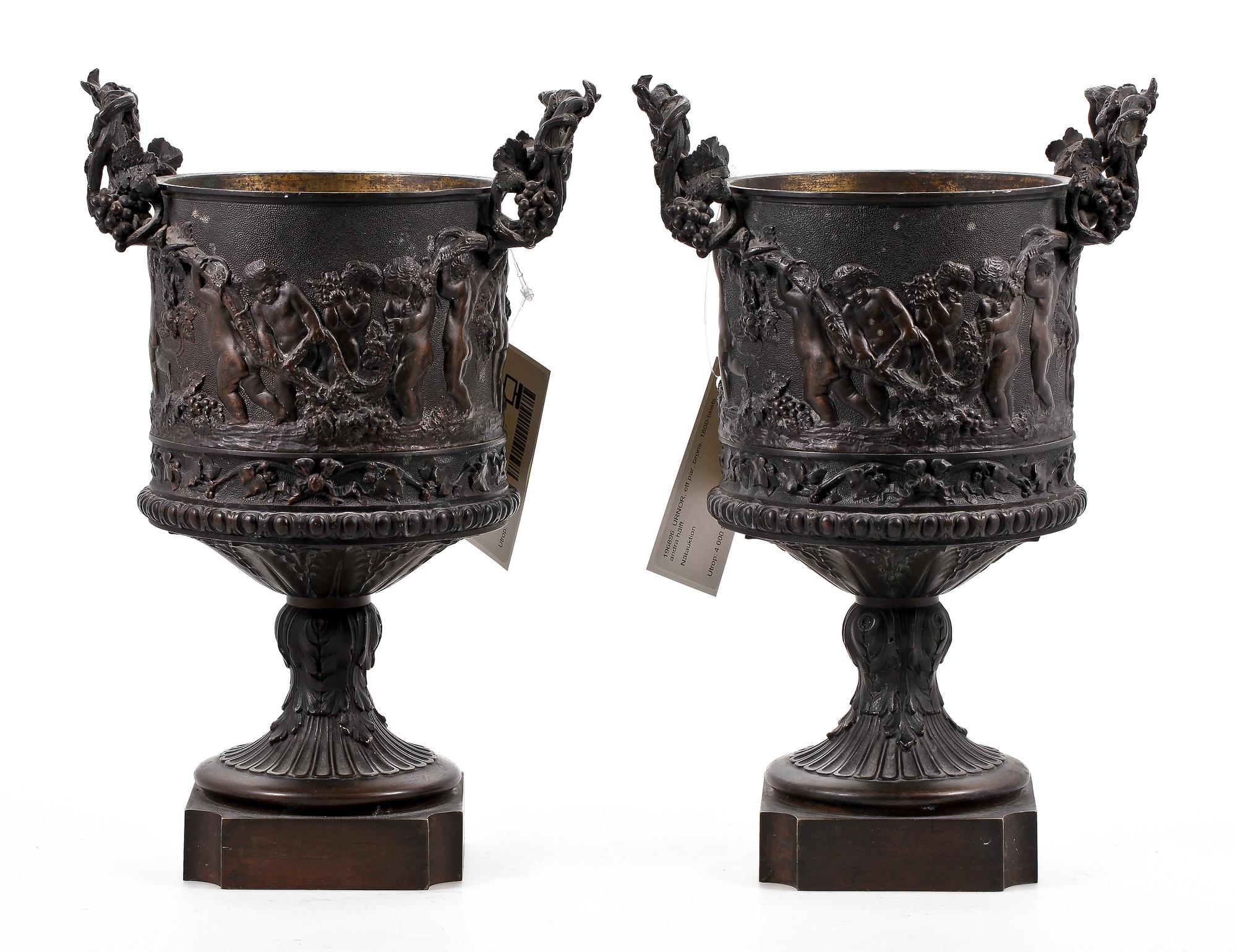 URNOR, ett par, brons, 1800-talets andra hälft.