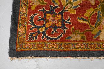 A carpet, antique Ziegler Mahal, ca 452 x 321 cm.