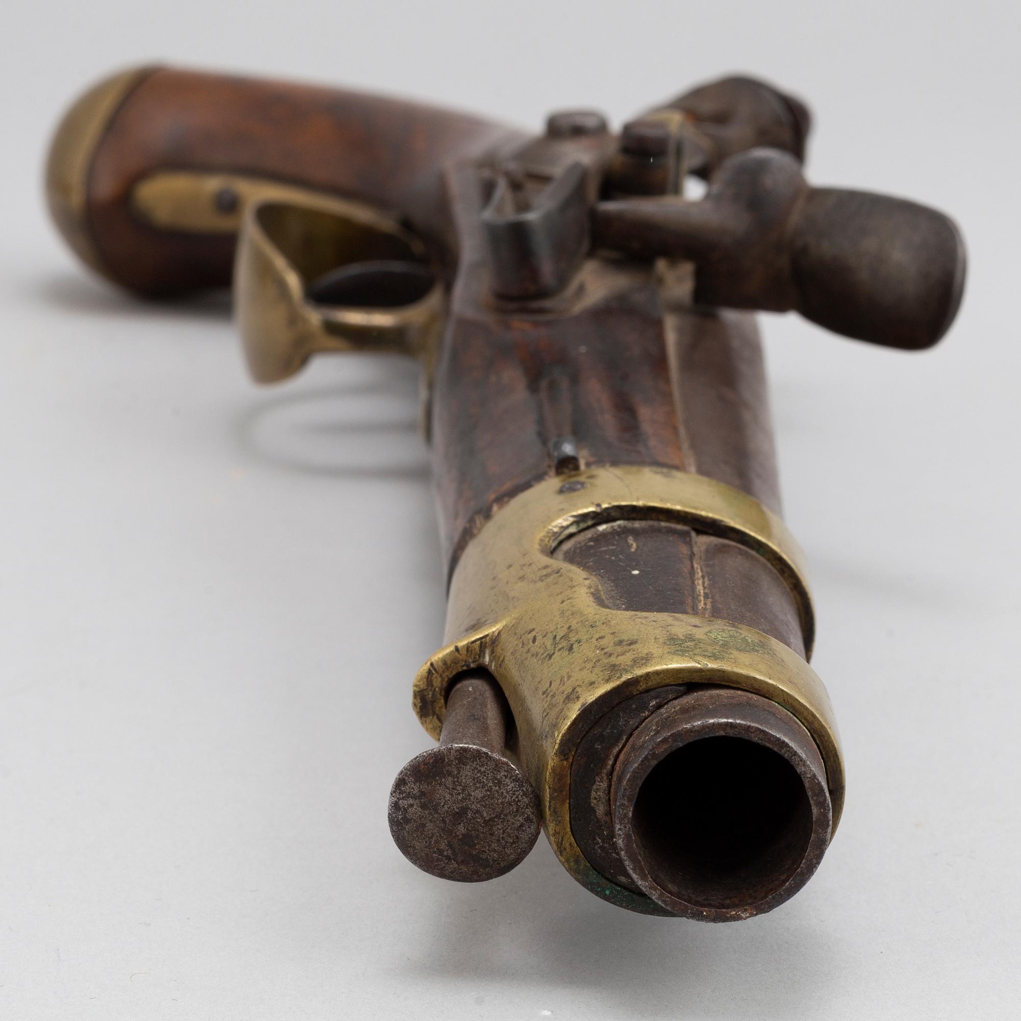 A French flintlock pistol model An IX.
