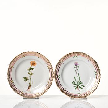 A set of 12 Royal Copenhagen 'Flora Danica' dishes, Denmark, 20th Century.