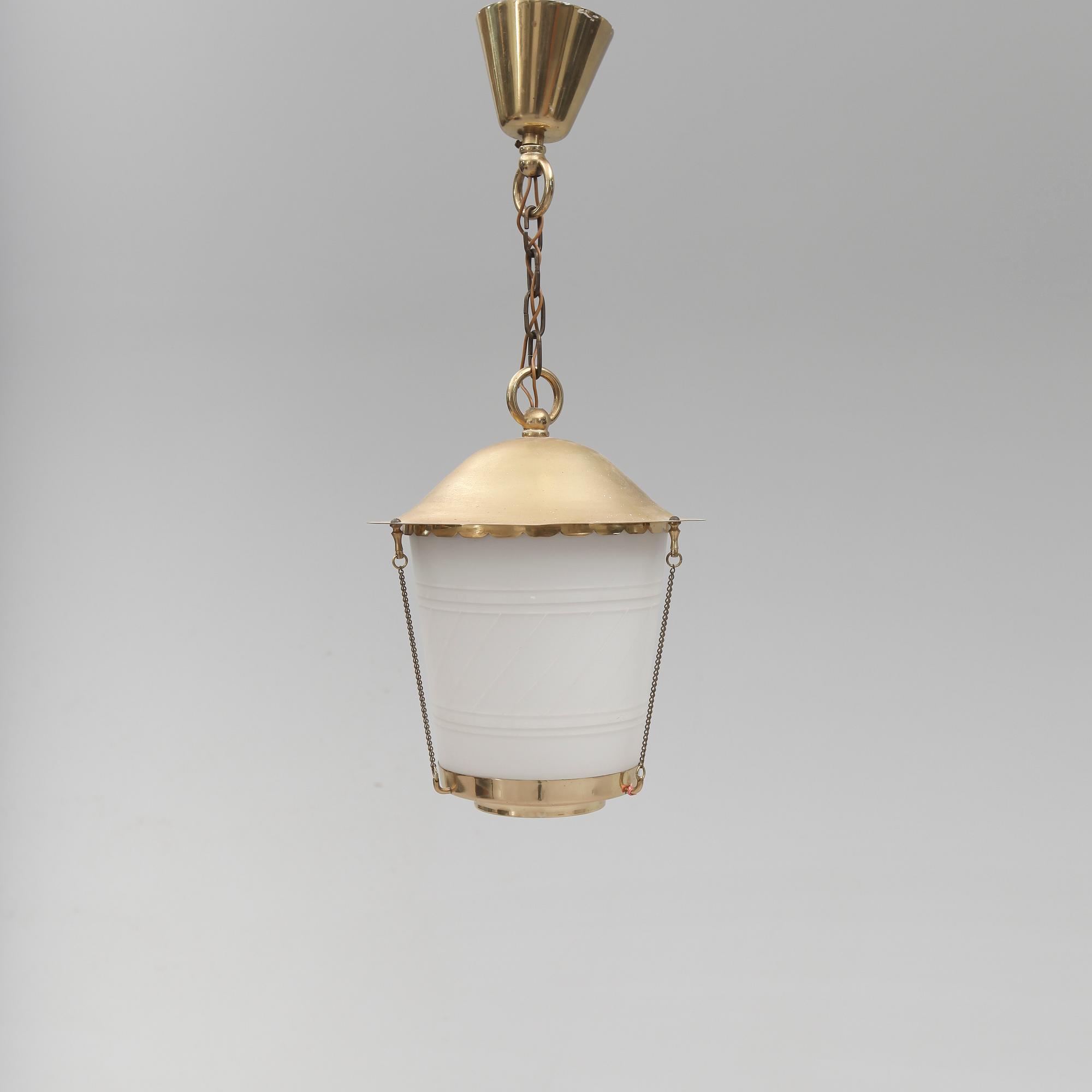 HALLAMPA, 1900-talets mitt. Höjd ca 27 cm.