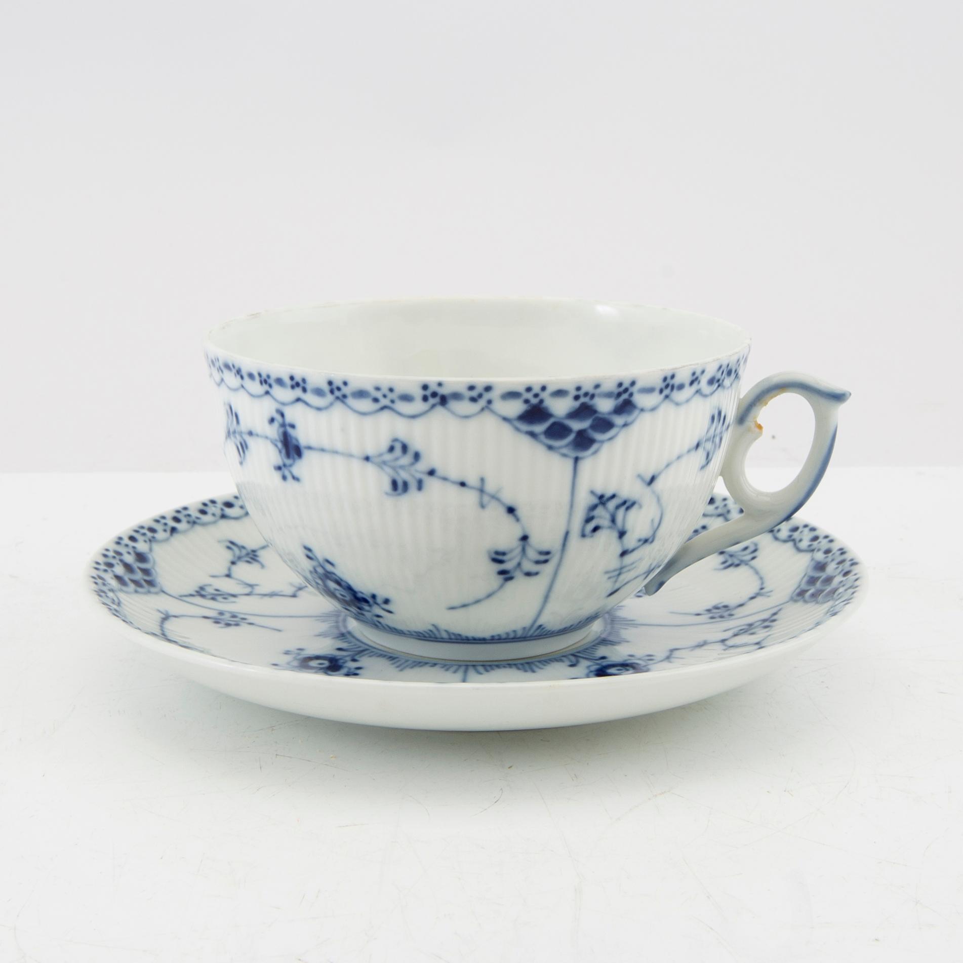 Servis ca 57 dlr "Musselmalet" Royal Copenhagen och Bing & Grondahl Danmark porslin.