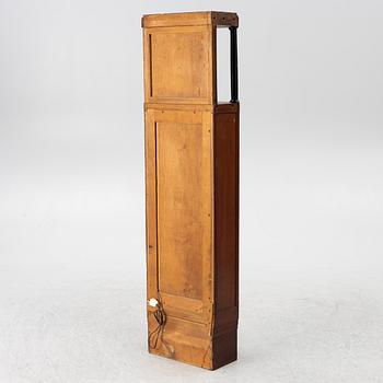 Vitrinskåp, jugend, tidigt 1900-tal.