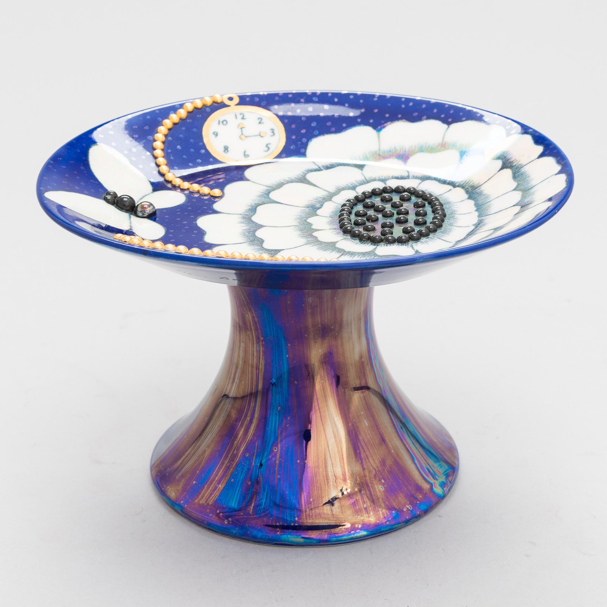 Birger Kaipiainen, A ceramic bowl signed Birger Kaipiainen Arabia Finland.