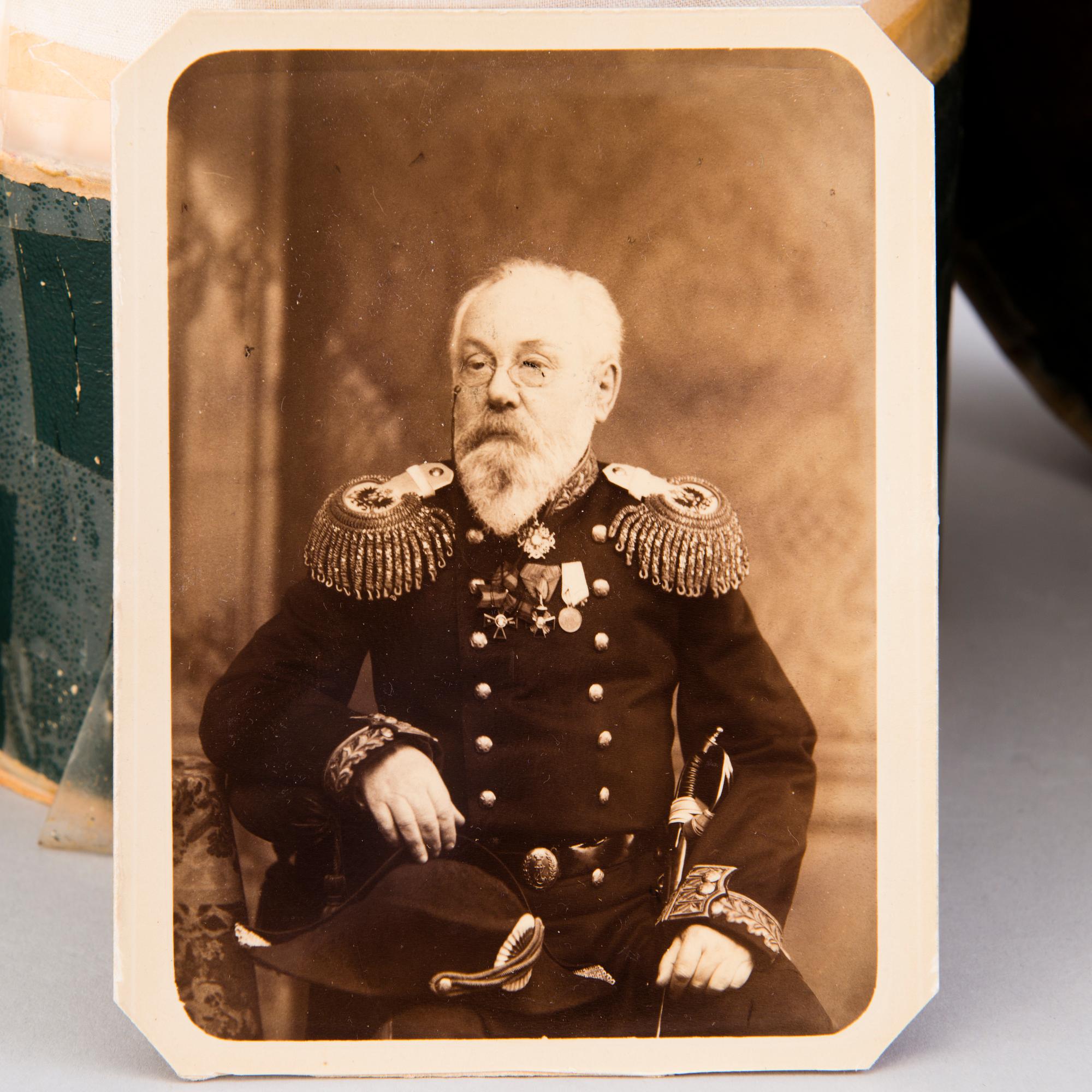 Epolettipari, Venäläiset, kuulunut kontra-amiraalille Alexander Johan Fredrik Armfeltille 1826-1898.