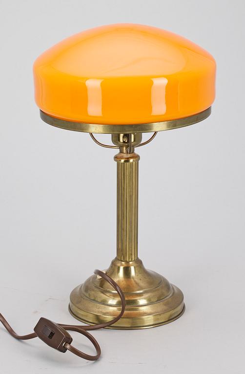 BORDSLAMPA, gulmetall och glas, 1900-talets första hälft.