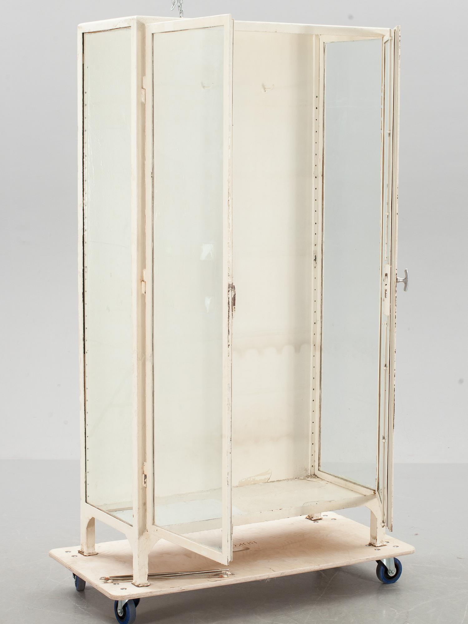 LÄKARSKÅP, 1900-tal.