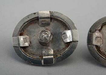 2 MERKKIÄ, kullattua hopeaa, niello. Moskova 1827. Mestarinleima A.G.Paino 33,5 g.