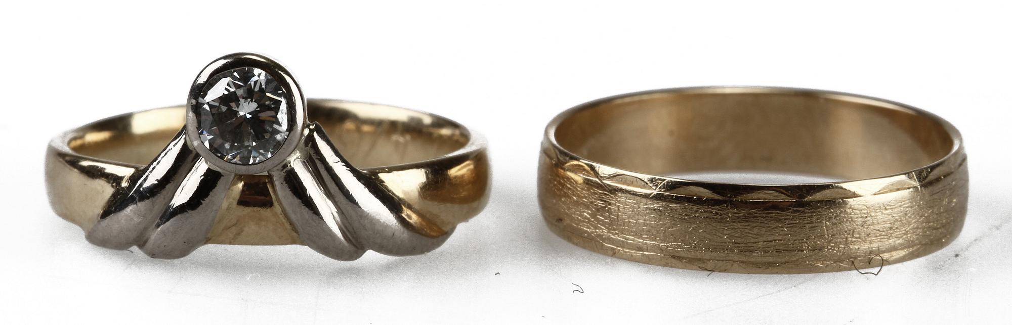 RINGAR, 2 st, 18k guld samt briljantslipad diamant,  0,29 enl intyg.
