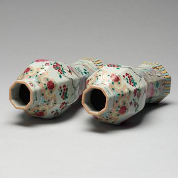A pair of famille rose vases with cover, Samson, late 19th Century.