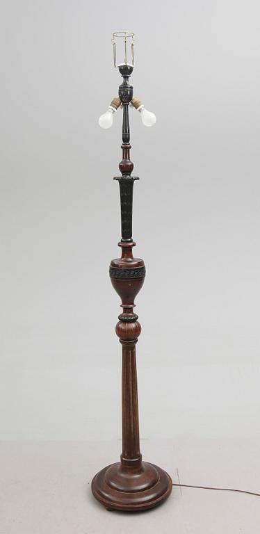 GOLVLAMPA, 1900-talets första hälft.