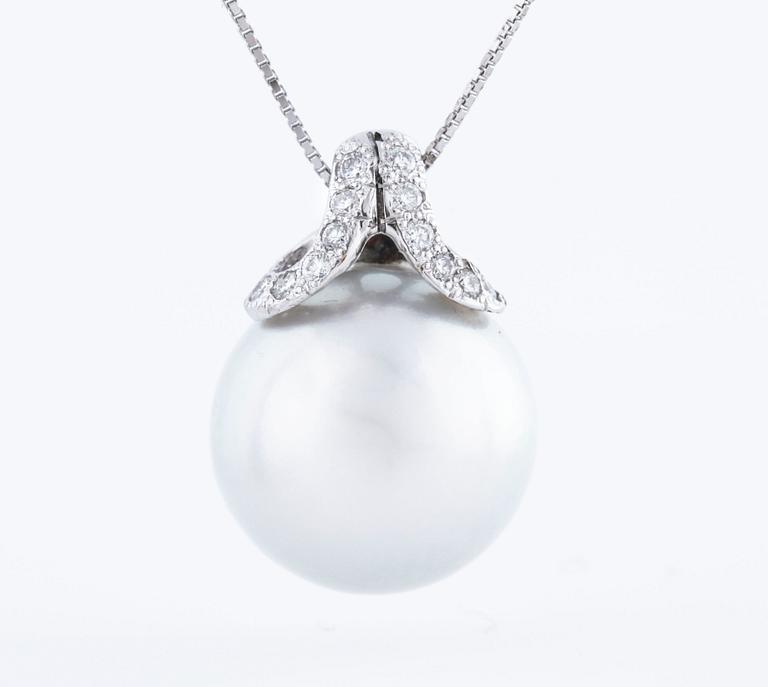 A cultured pearl and ca 0.15 cts brilliant cut diamond pendant.