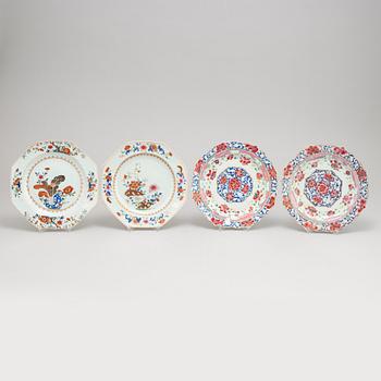 Tallrikar, 2+2 stycken, kompaniporslin. Qingdynastin, Qianlong (1736-95).