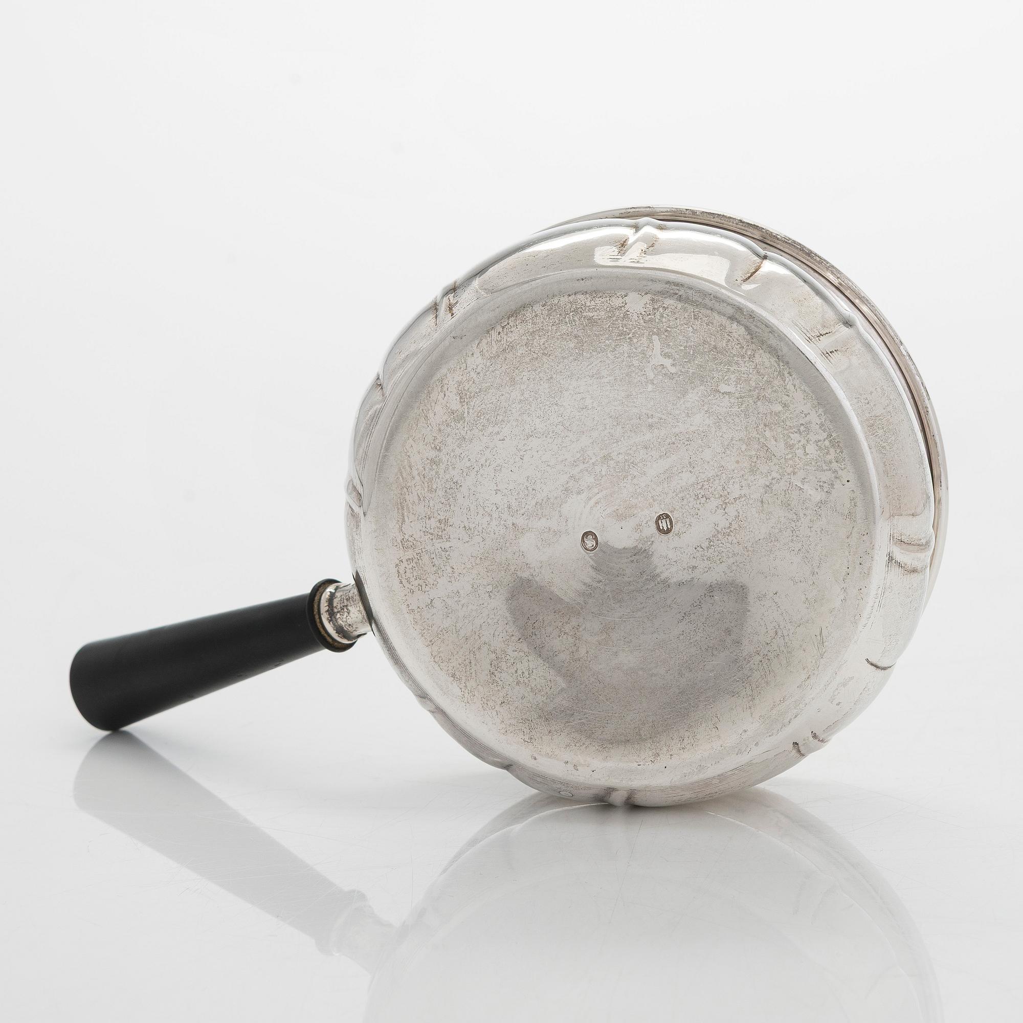 Haarukka ja lusikka, George Jensen, hillolusikka, leimattu Holm, sekä tarjoiluastia, hopeaa, Kööpenhamina n.1930-33.