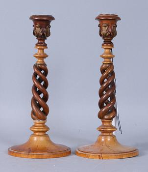 LJUSSTAKAR, ett par, trä, 1900-tal.