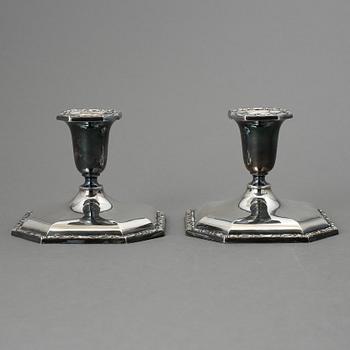 LJUSSTAKAR, ett par, silver, svenska importstämplar, 1900-tal,