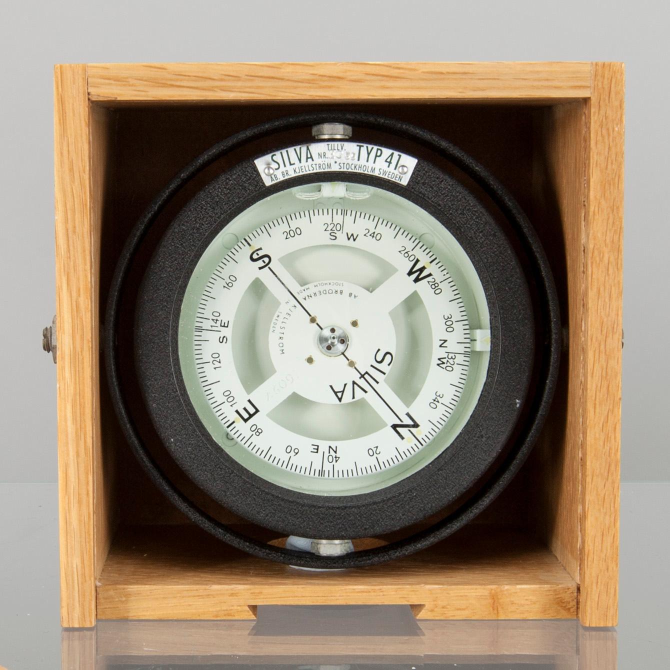 FARTYGSKOMPASS i SCHATULL, Silva Typ 41, AB Bröderna Kjellström, Stockholm, 1900-talets senare hälft.
