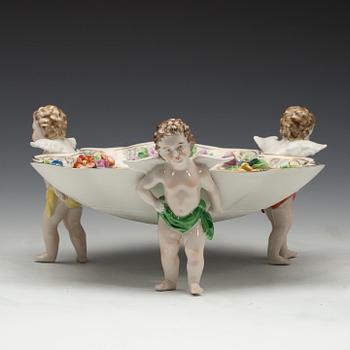 SKÅL PÅ FOT, porslin, Tyskland, Dresden, 1900-talets början.