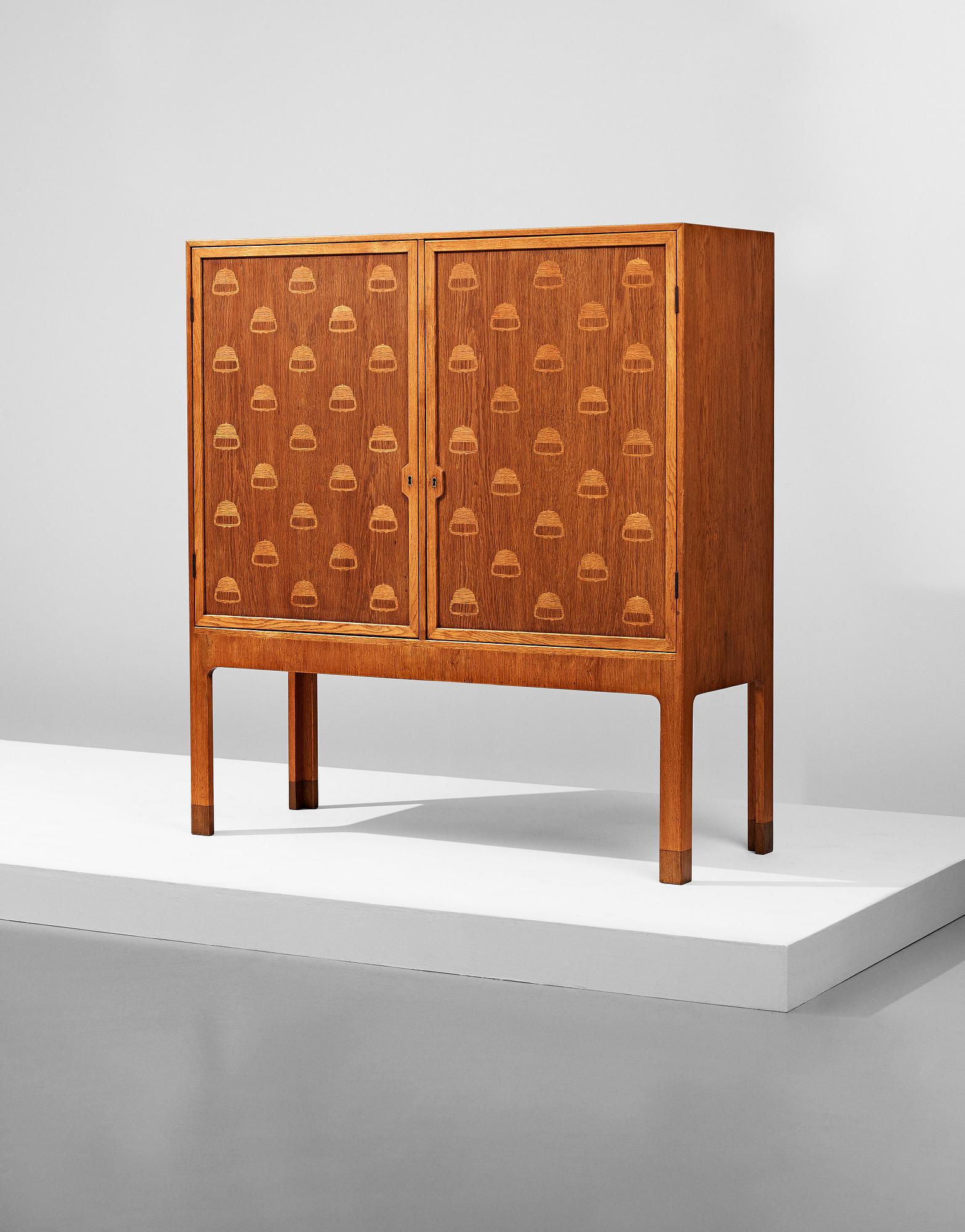 HANS J WEGNER, "Ekollon", skåp, Mikael Lauersen, Danmark 1940-tal.