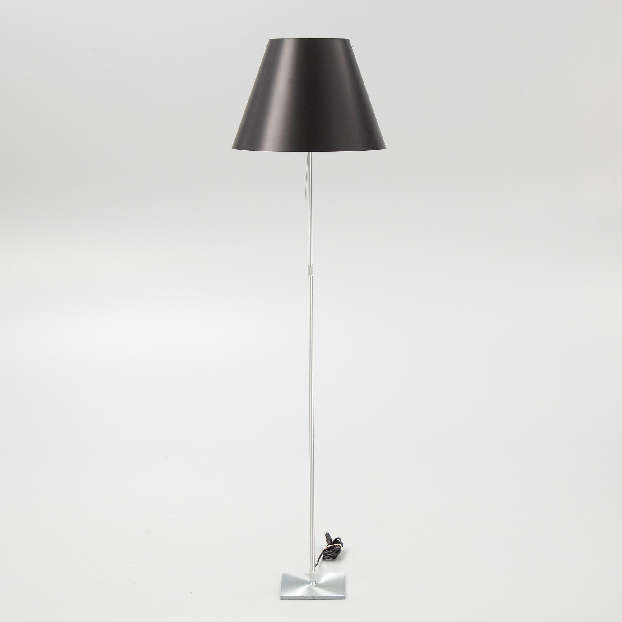 Paolo Rizzatto, golvlampa, "Costanza D13", Luceplan, Italien 1900-talets andra hälft.