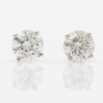 Earrings, a pair, 18K white gold set with round brilliant-cut diamonds totalling 1.03 ct, accompanied by a GIA dossier.