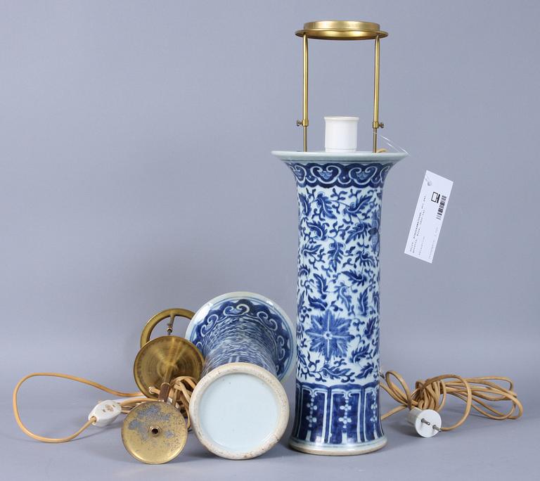 BORDSARMATURER, ett par, porslin, Kina, 1800-tal.