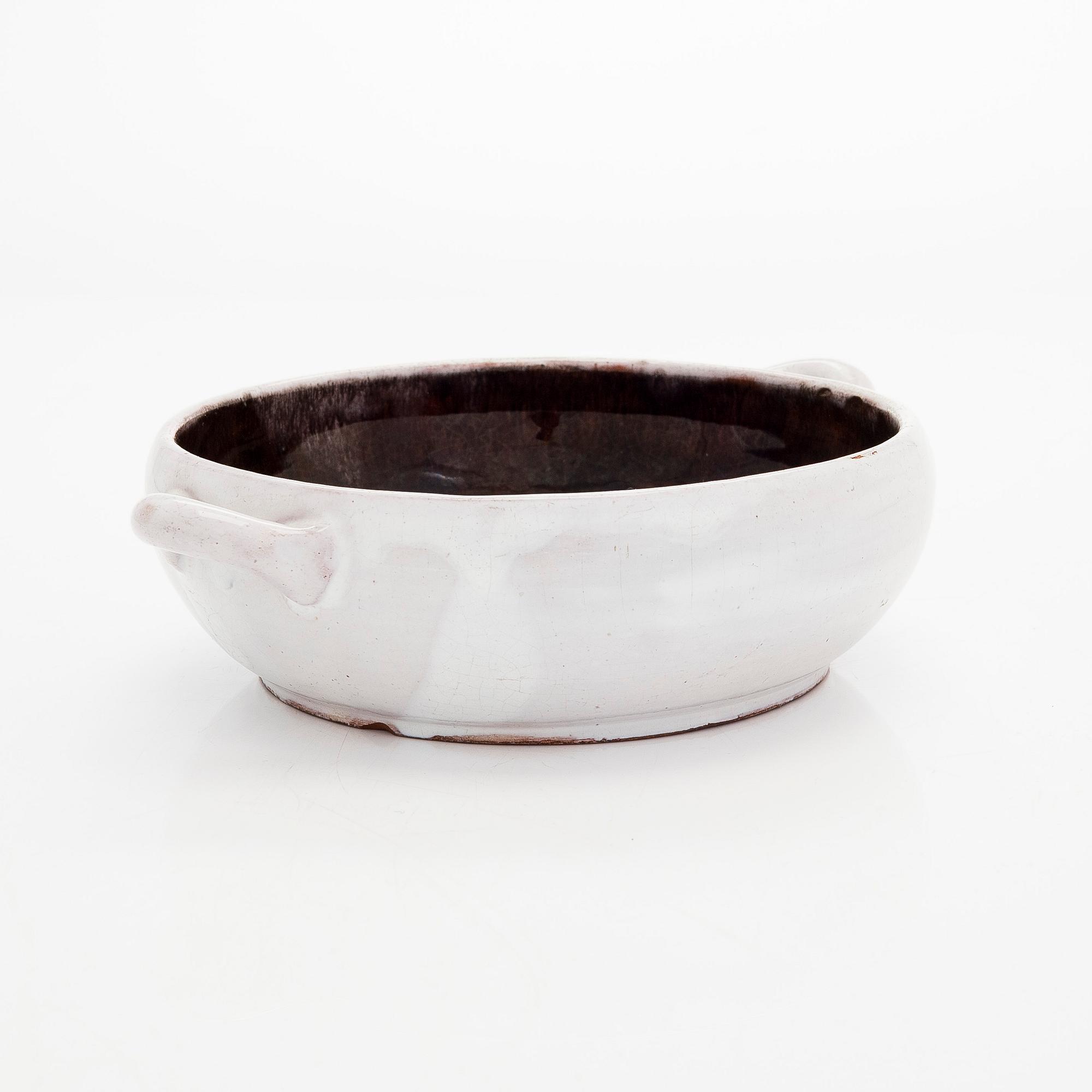 Marita Lybeck, A ceramic bowl, signed ML.
