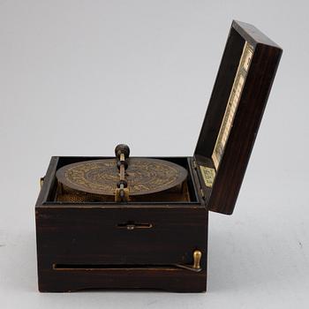 A German music box, Symphonion Simplex. Late 19th century.