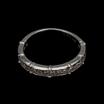 RING, briljantslipade diamanter ca 0.50 ct. Platina. Vikt 4 g.