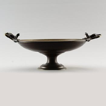 TAZZA, brons, signerad F Levillain.