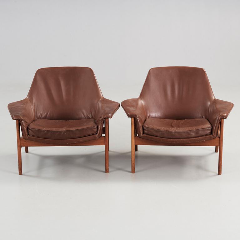 Ib Kofod-Larsen, fåtöljer, ett par Olof Persson, 1950-60-tal.