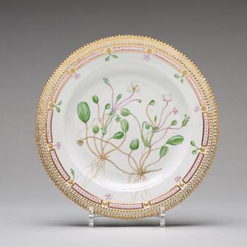 A set of 12 Royal Copenhagen "Flora Danica" dinner dishes, Denmark, 20th Century.