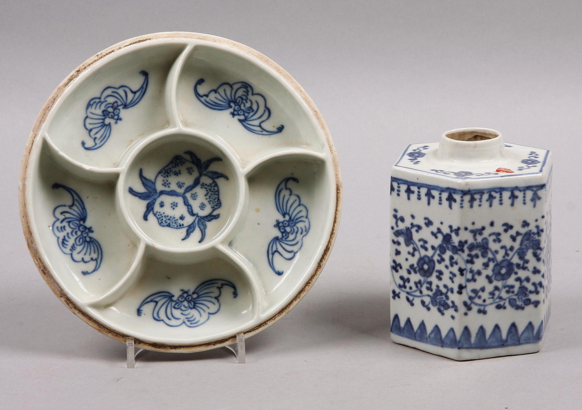 VAS SAMT SKÅL, porslin, Kina. 1800/1900-tal.