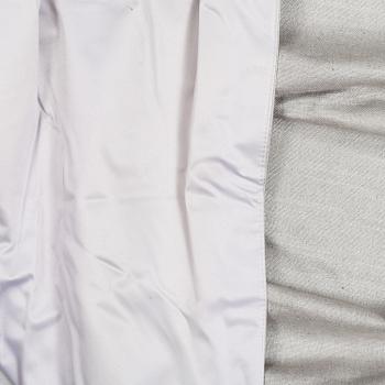 A pair of velvet curatins, 21st Century. Measurement 260x326 cm.
