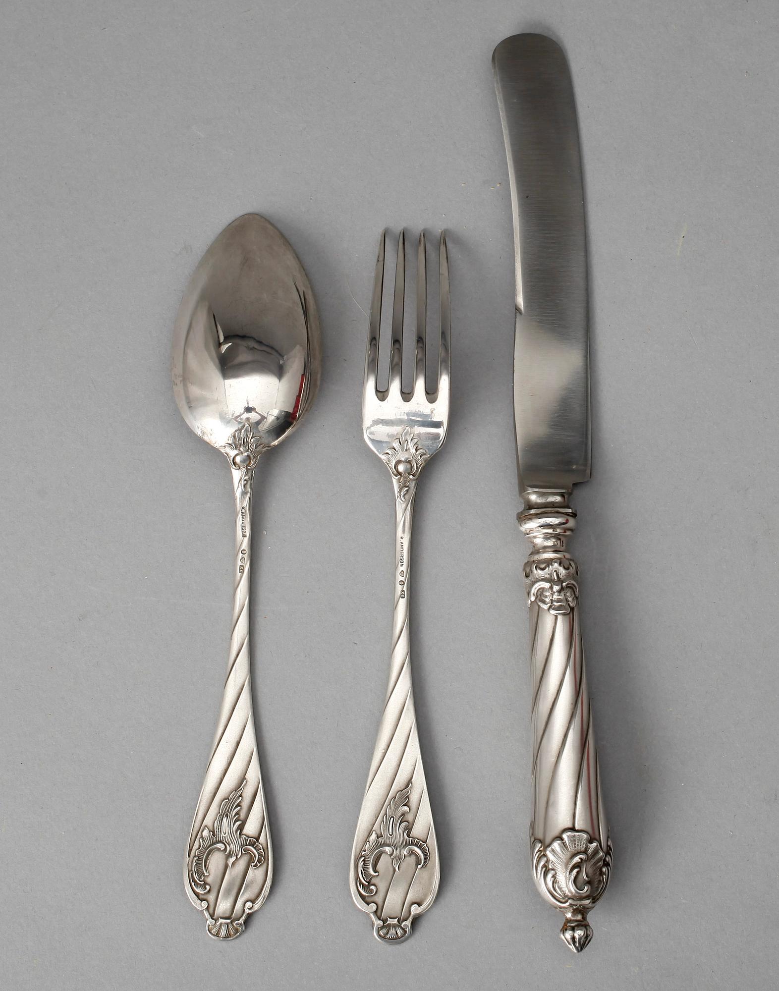 RESEBESTICK, 3 st, silver, CG Hallberg, 1900. Tot vikt ca 219 gram exklusive knivblad.
