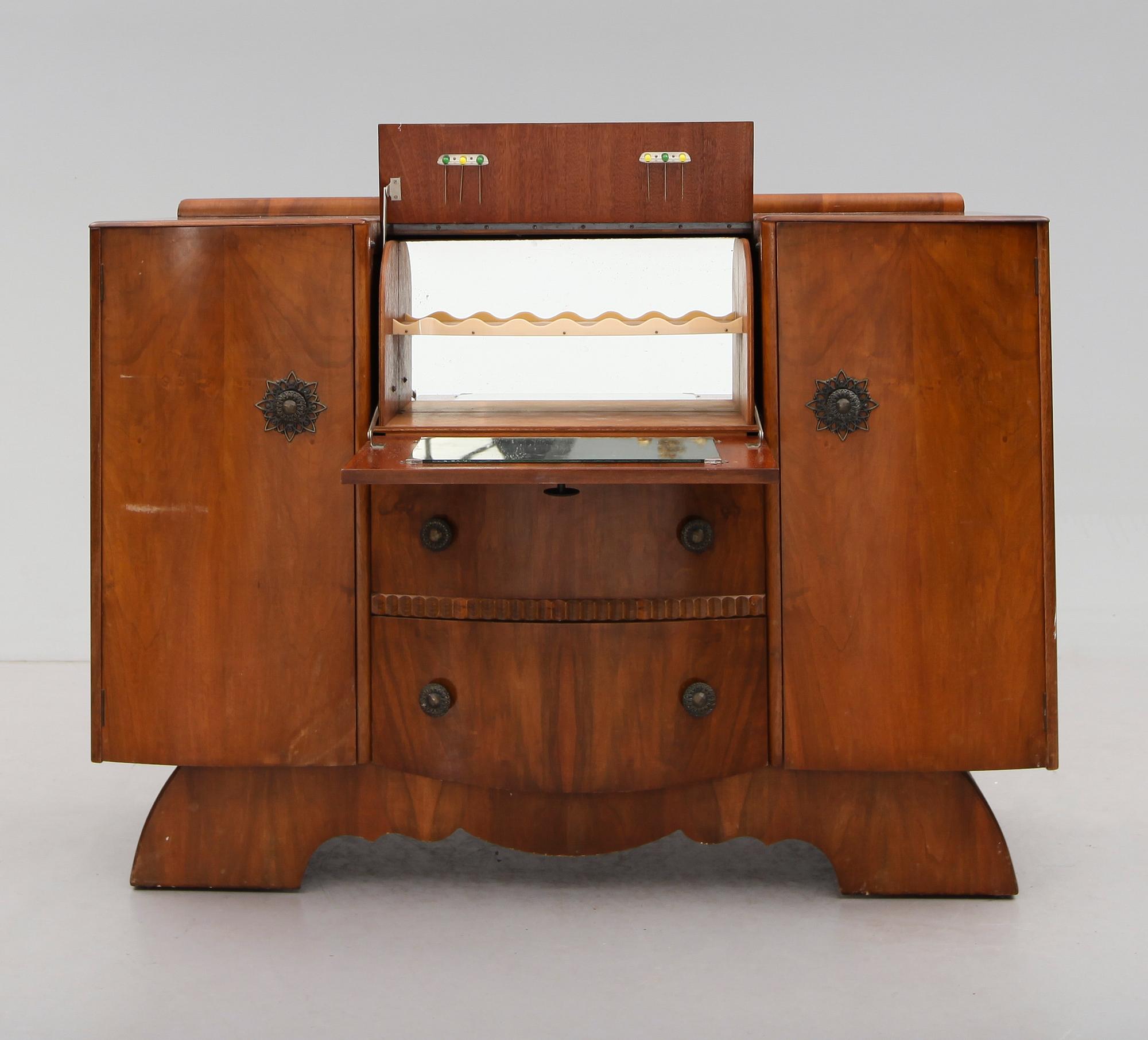 SIDEBOARD, England, 1900-talets första hälft.